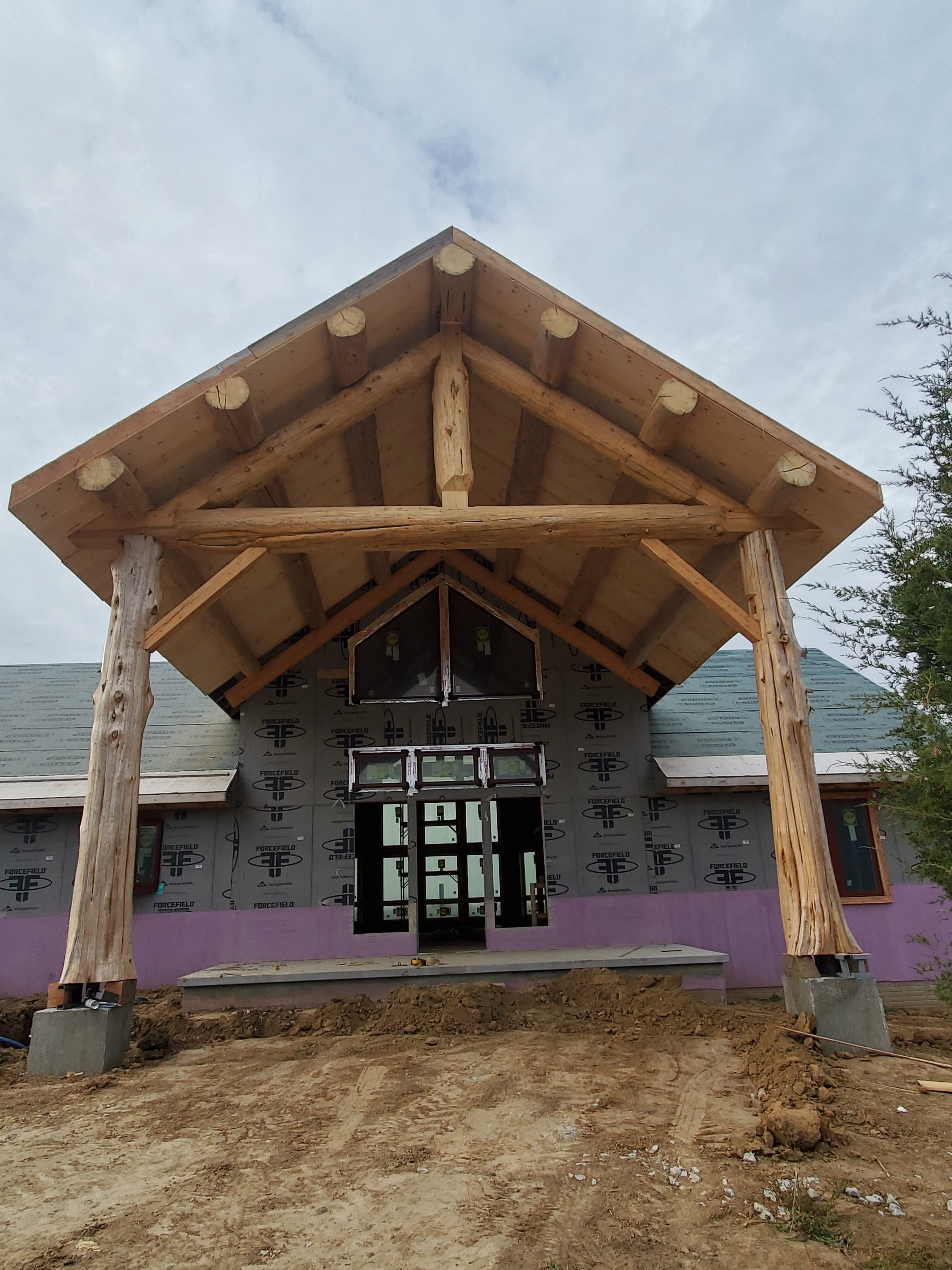 Round Log King Post Truss 4/12-8/12 Pitch